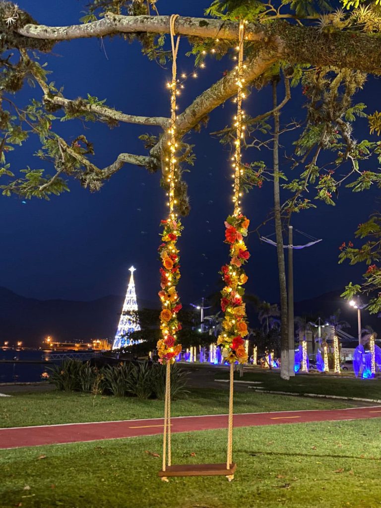 Prefeitura De S O Sebasti O Instala Balan Os Decorados Na Rua Da Praia Fundass