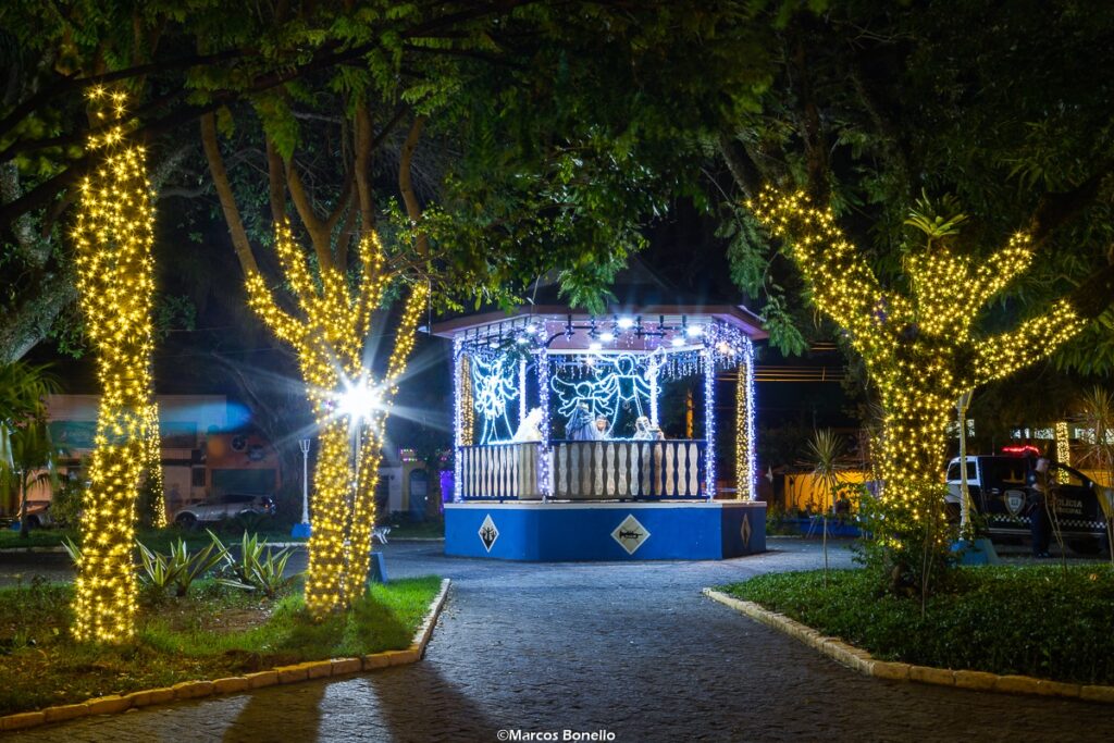 Prefeitura prepara decoração especial para celebrar o Natal em São  Sebastião - FUNDASS