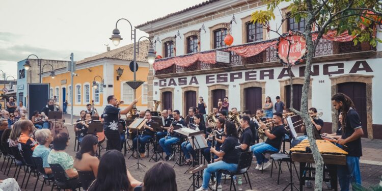 Banda Municipal de São Sebastião antecipa retretas e reforça tradição musical no Centro Histórico